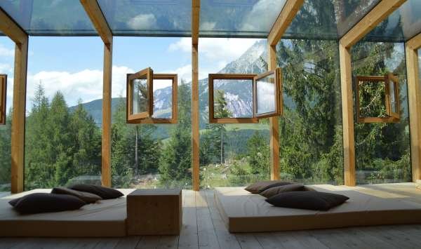 window-3178666_1920 (1)